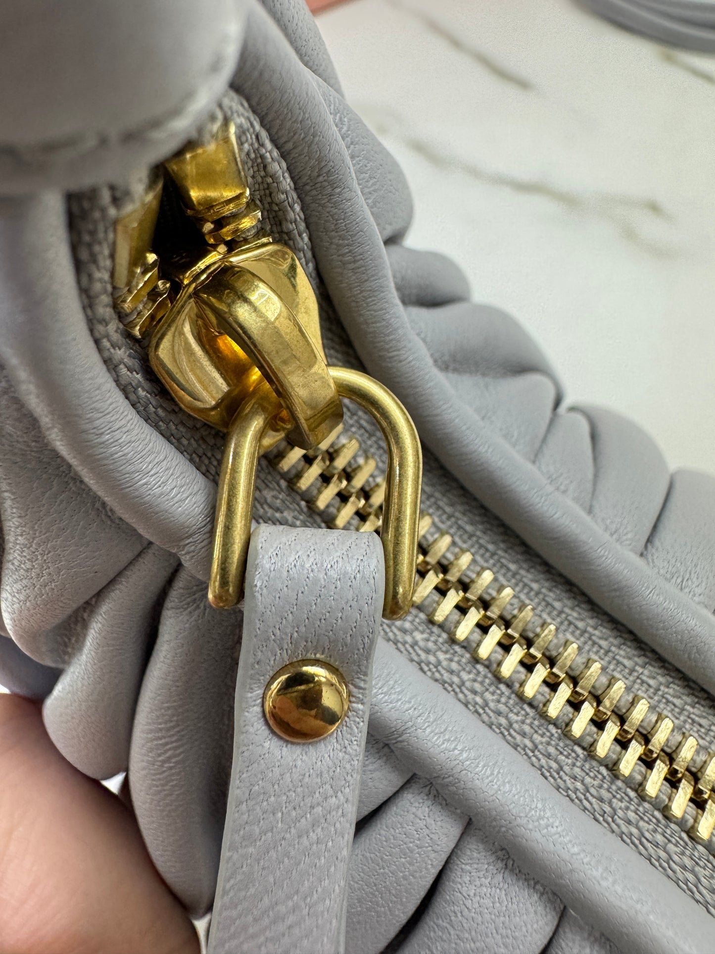 MIU MIU Wander Small 霧霾藍