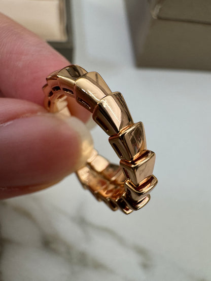 BVLGARI Serpenti 蛇骨戒指 玫瑰金