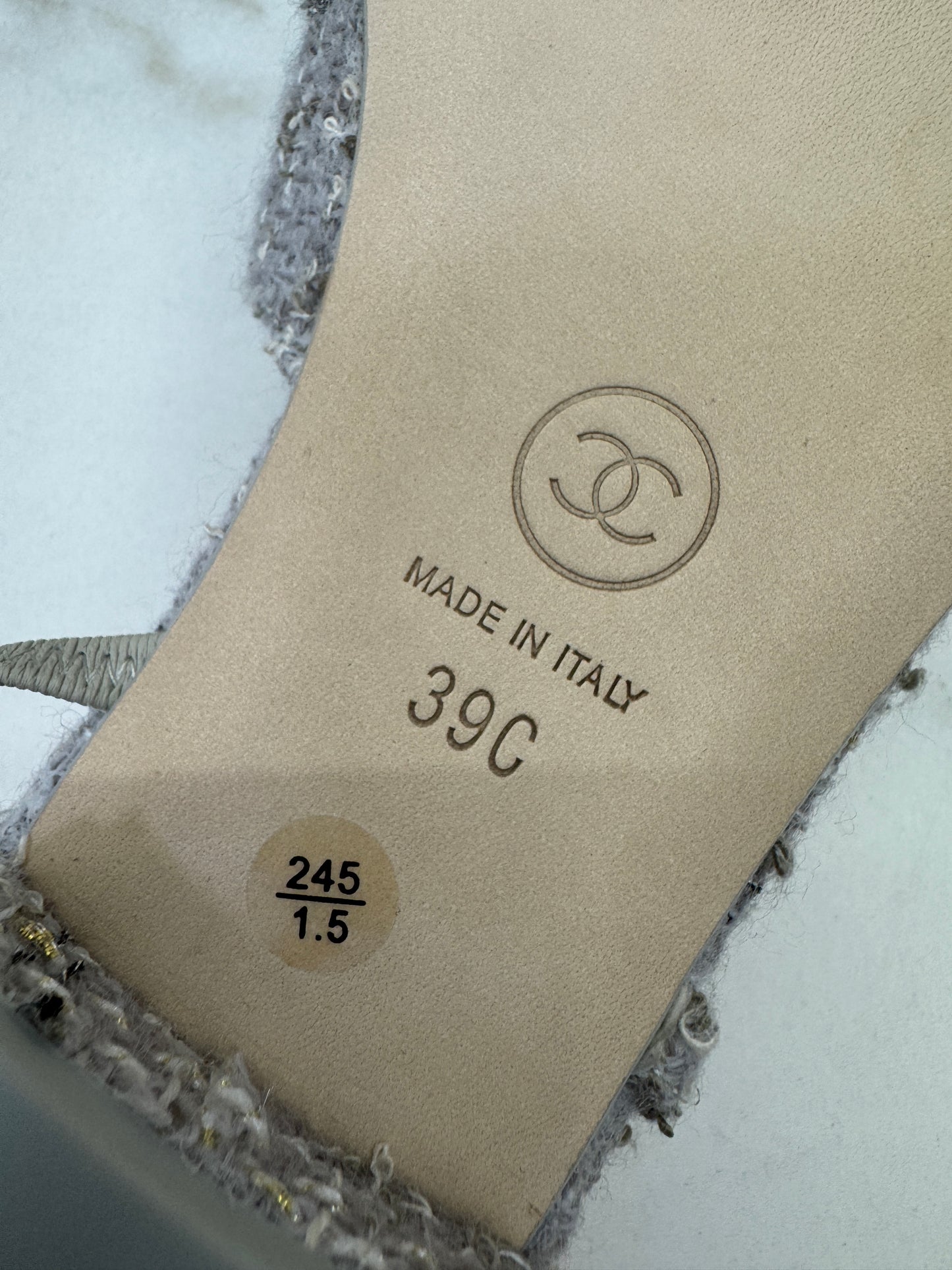 CHANEL 25B 灰白色金絲線Tweed Slingback