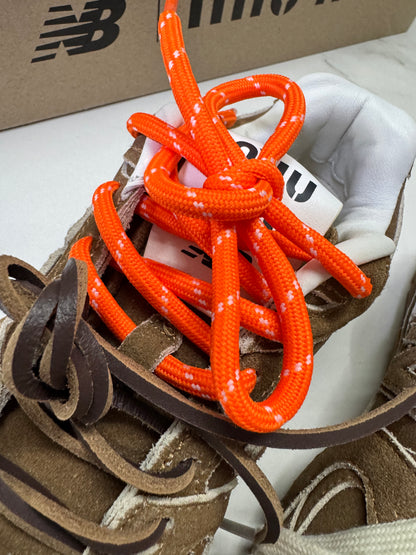 MIU MIU x NEW BALANCE 棕色猄皮軟底運動鞋