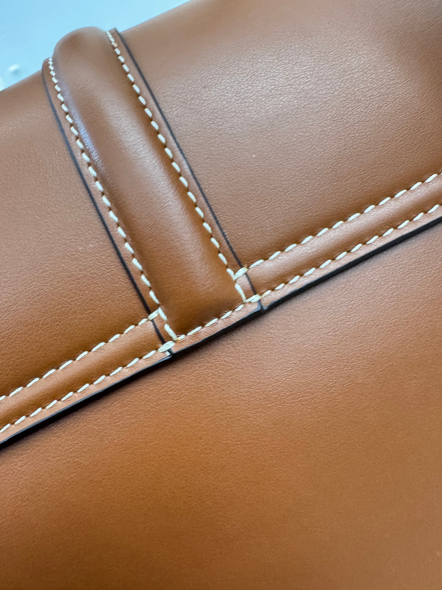 CELINE Soft 16 Medium 棕色