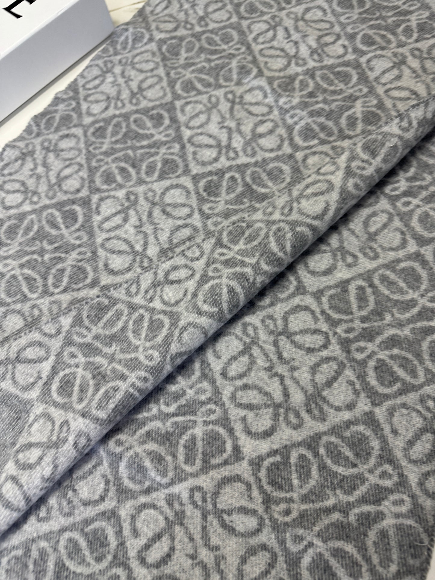 LOEWE Scarf 淺灰 3D Logo 180cm