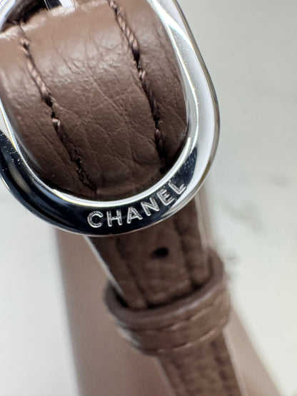 CHANEL 26S Maxi Flap Small 32cm 淺棕色