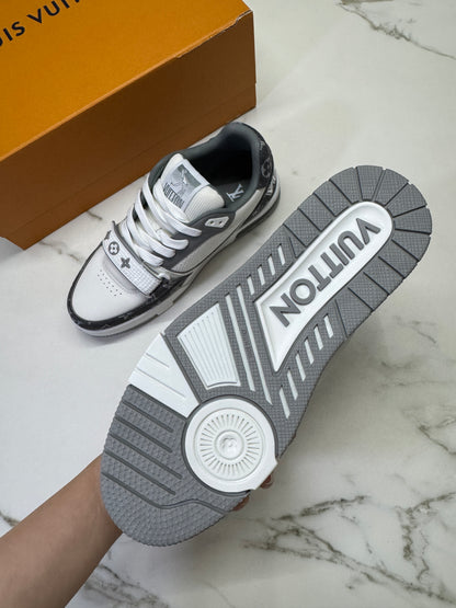LV Trainer 25年灰牛仔