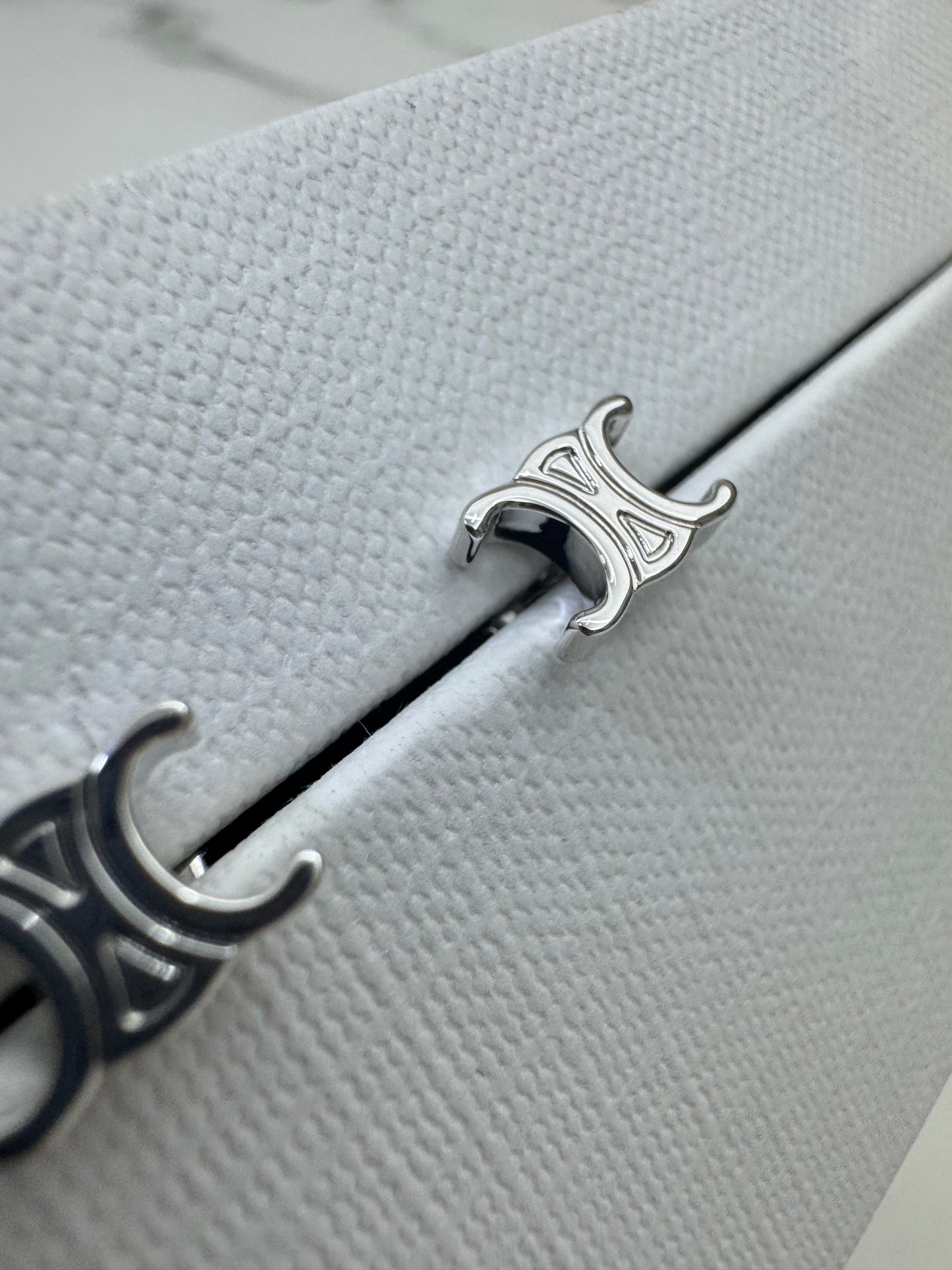 CELINE 銀色凱旋門耳釘