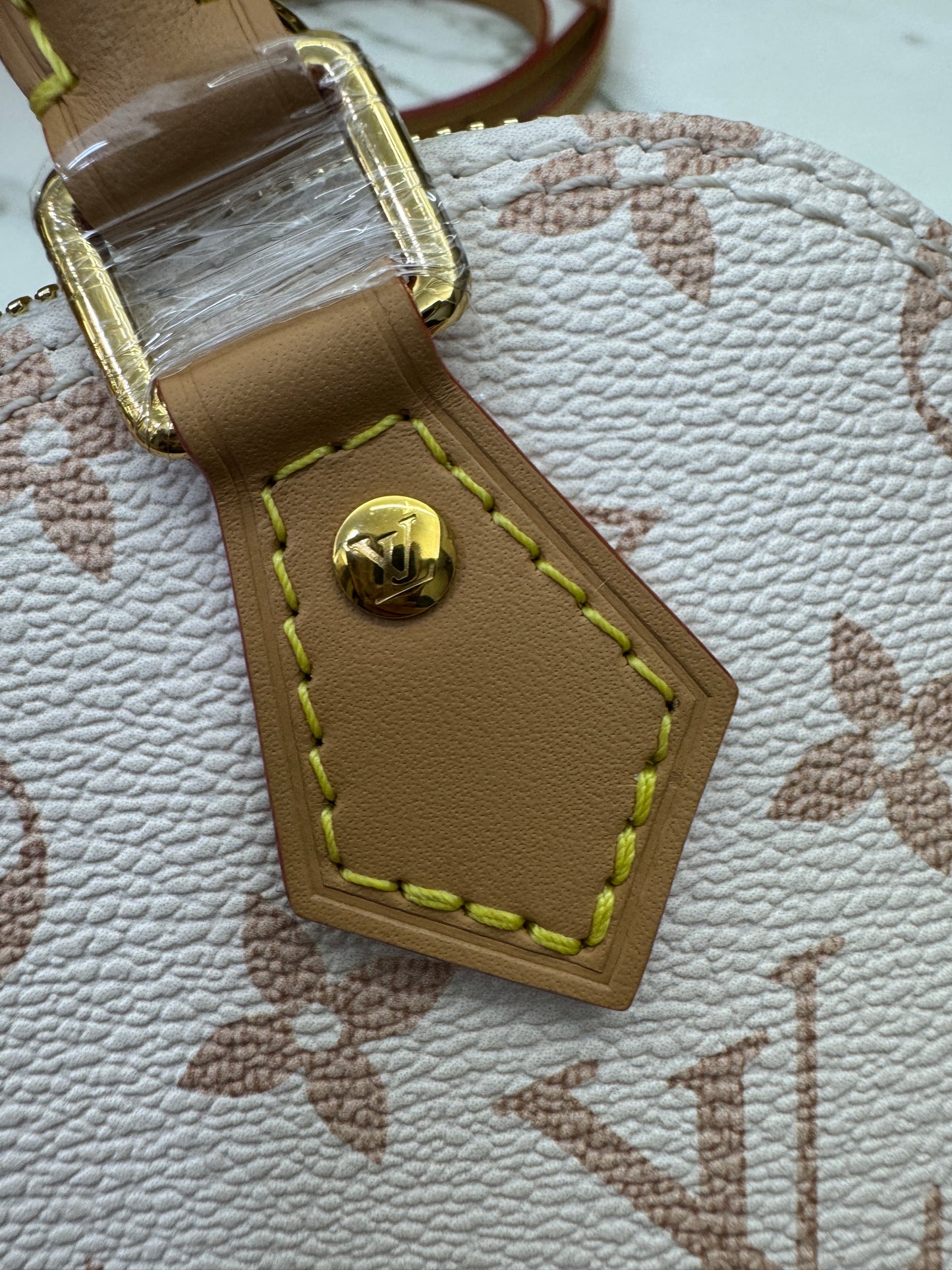 LV Nano Alma 沙丘色