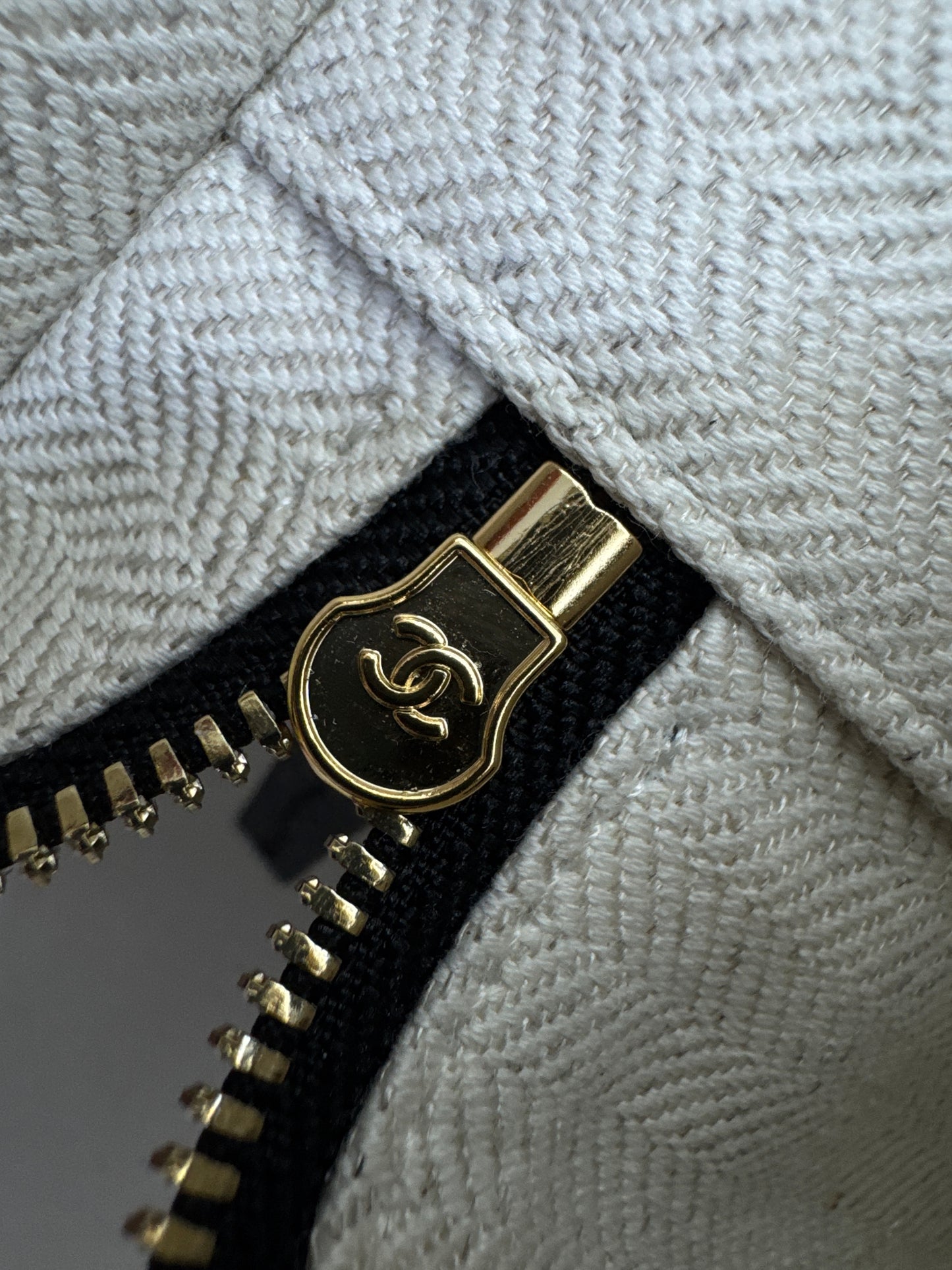 CHANEL 26A 荔枝紋LP盒子包 中號23cm