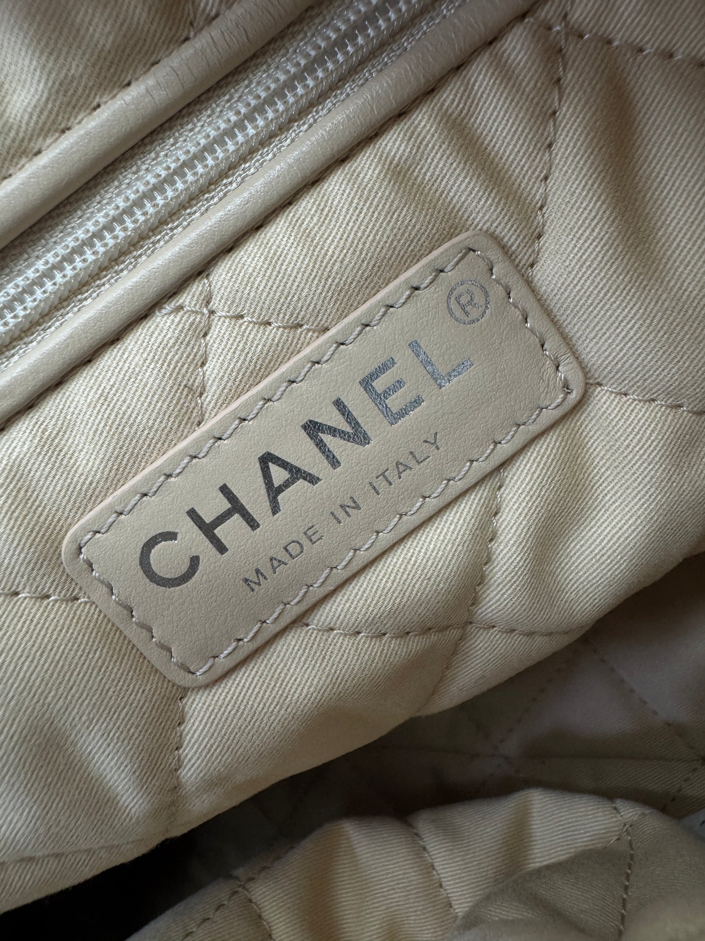 CHANEL 22Bag Small 白銀