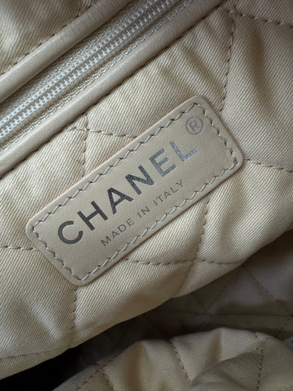 CHANEL 22Bag Small 白銀