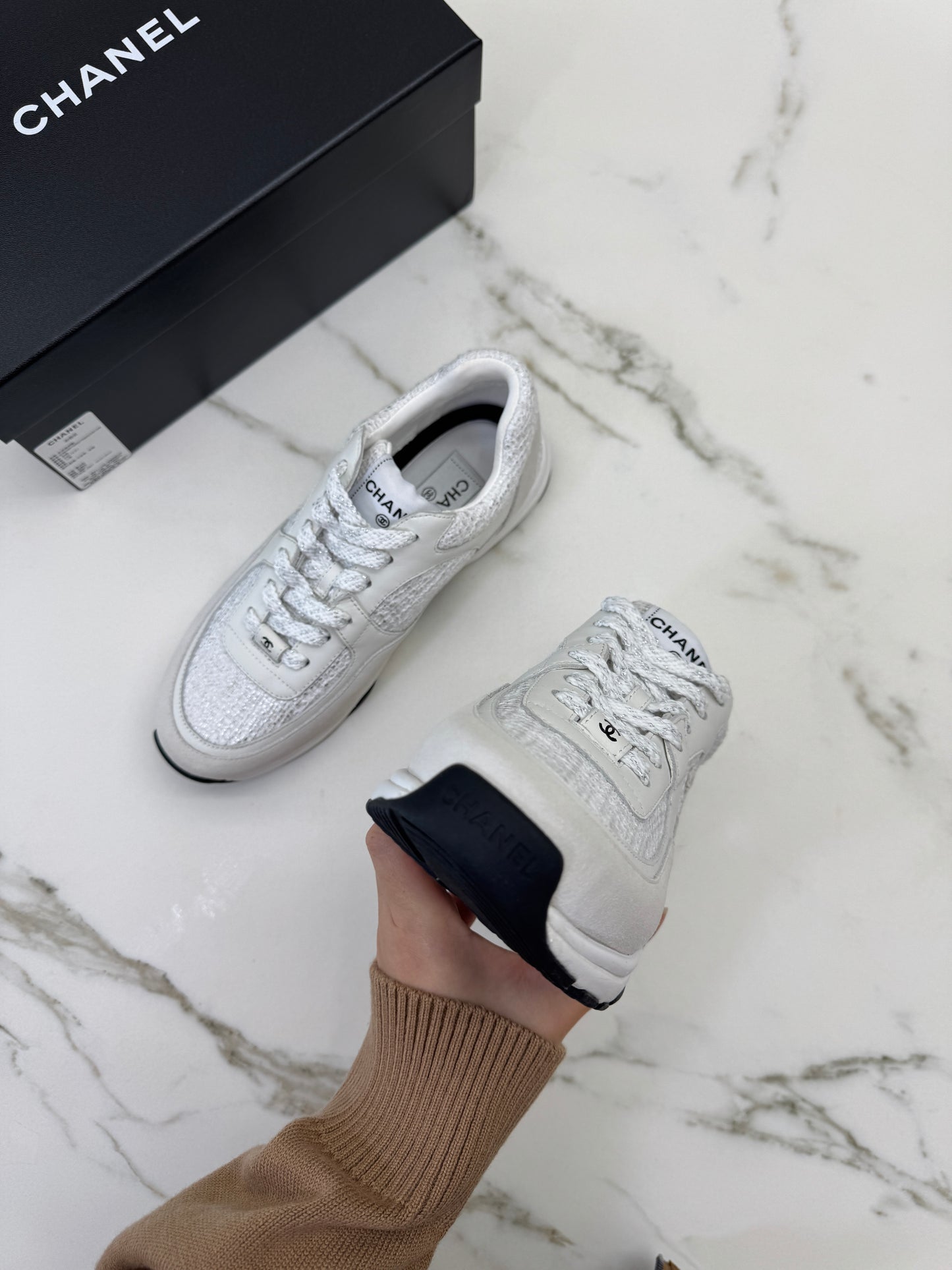 CHANEL 銀白色粗花呢Tweed Sneakers