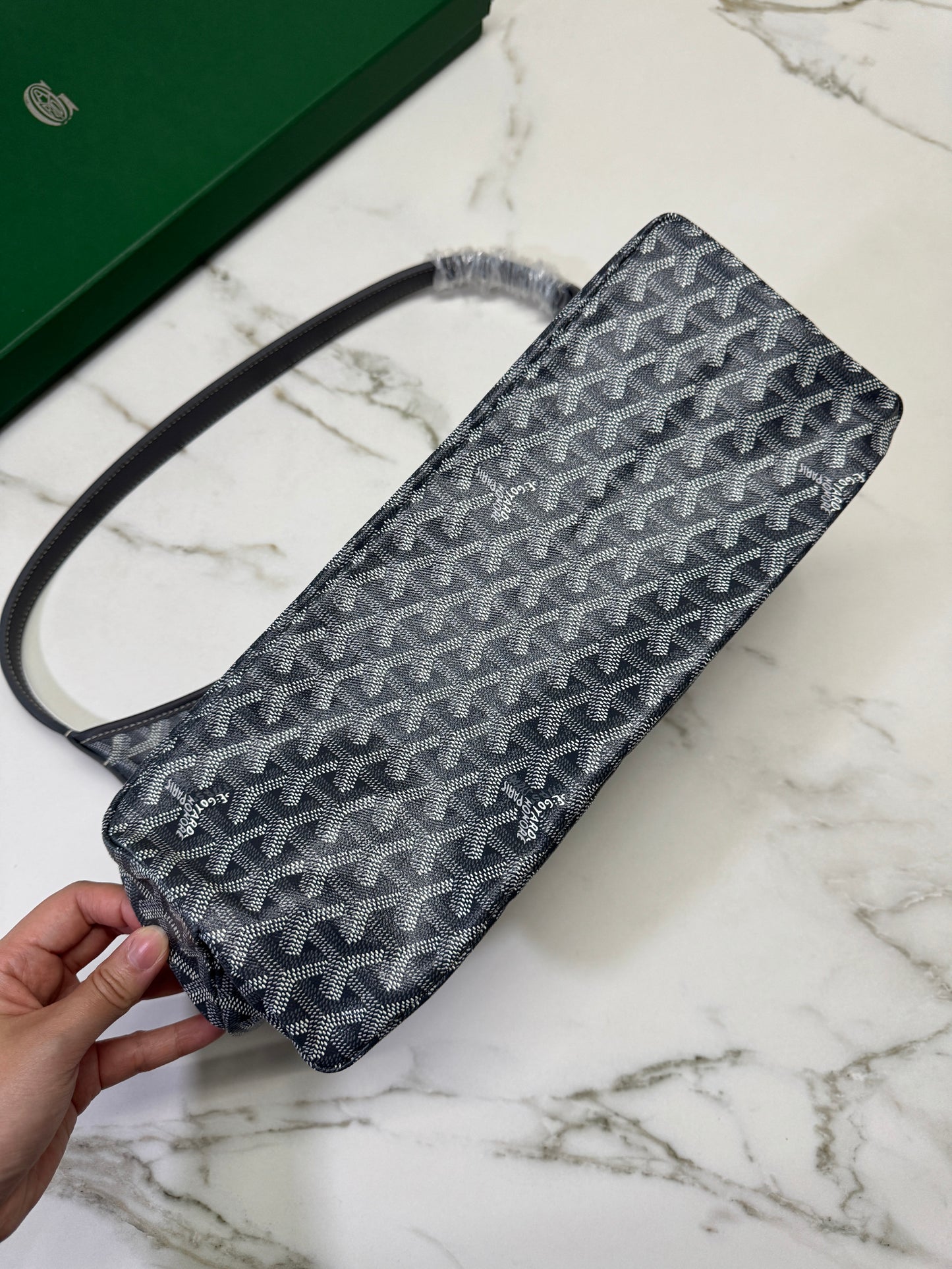 GOYARD 灰色Hobo 紅色小愛心