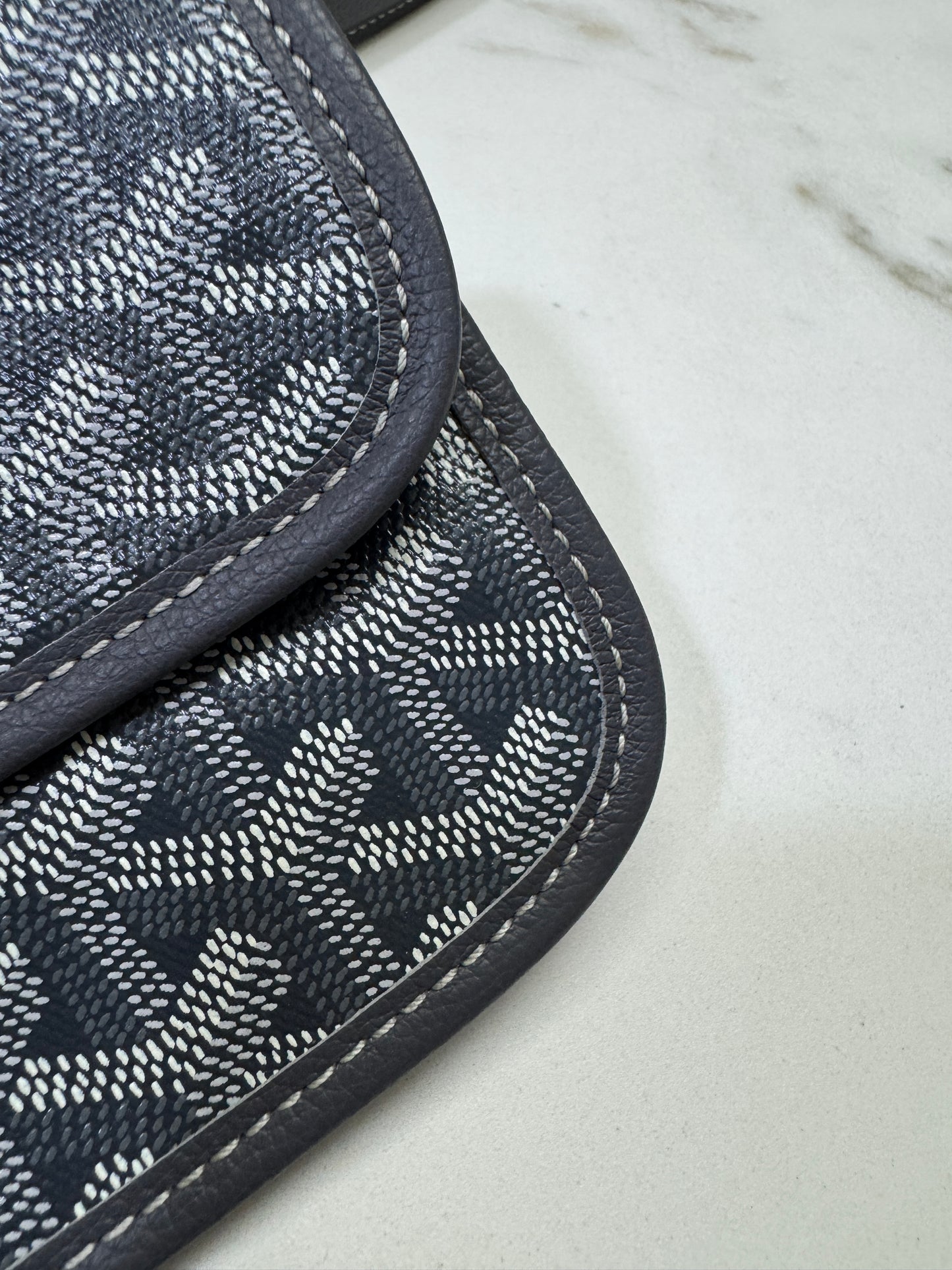 GOYARD 灰色Hobo 紅色小愛心