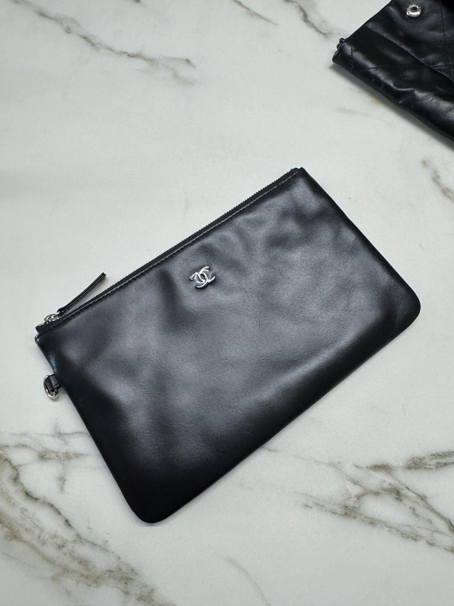 CHANEL 22 Bag Large So Black