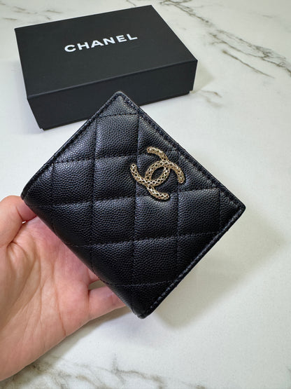 CHANEL 23P 鏤空扣 兩摺錢包 黑