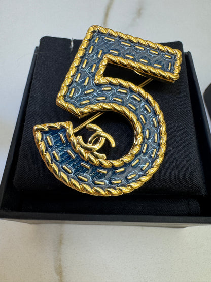 CHANEL 牛仔5號 胸針