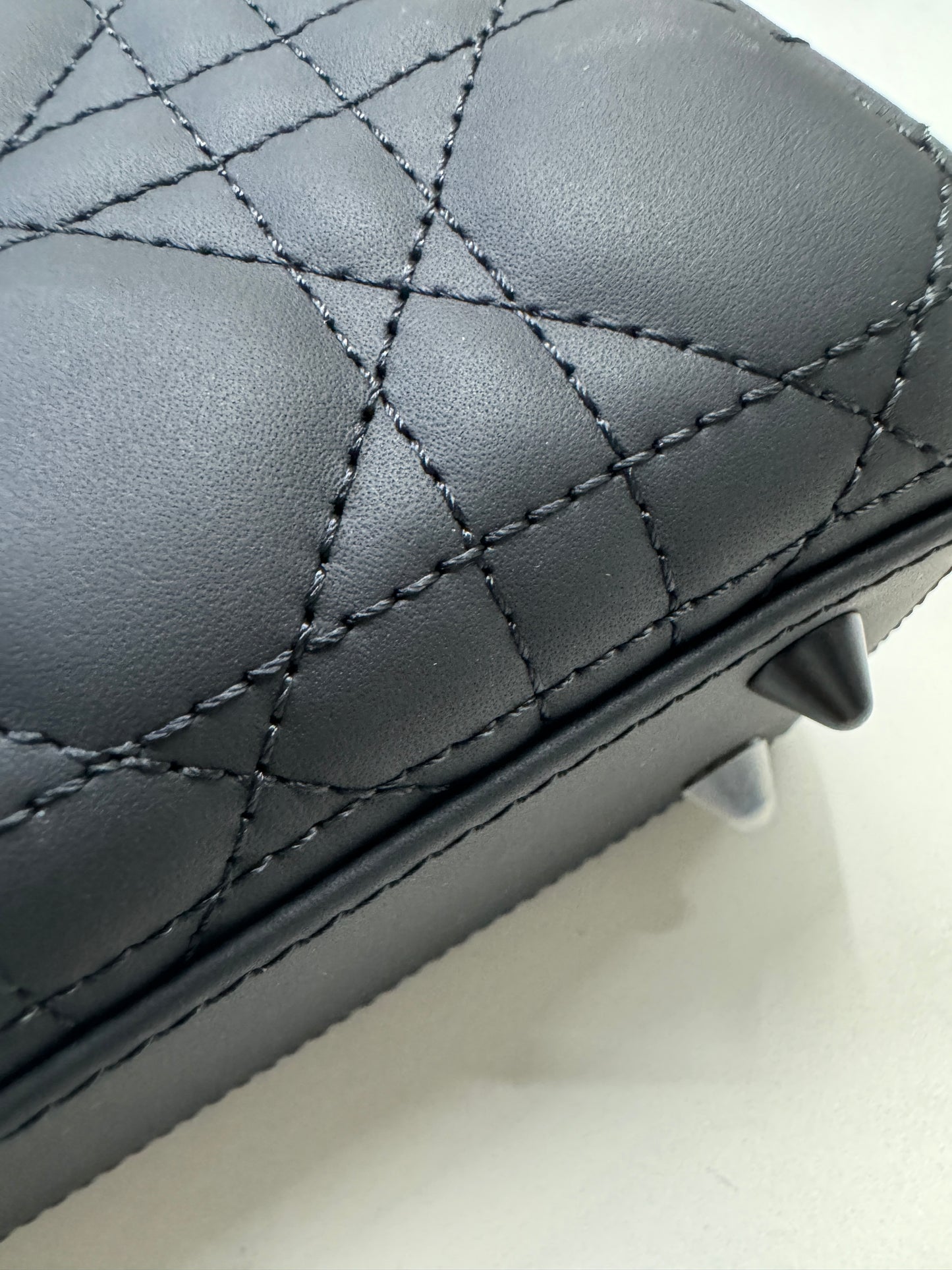 DIOR Lady 4格 磨砂黑 Small