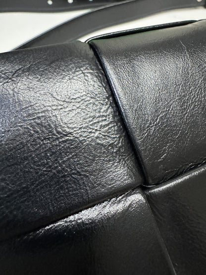 BV 8格油臘皮腰包