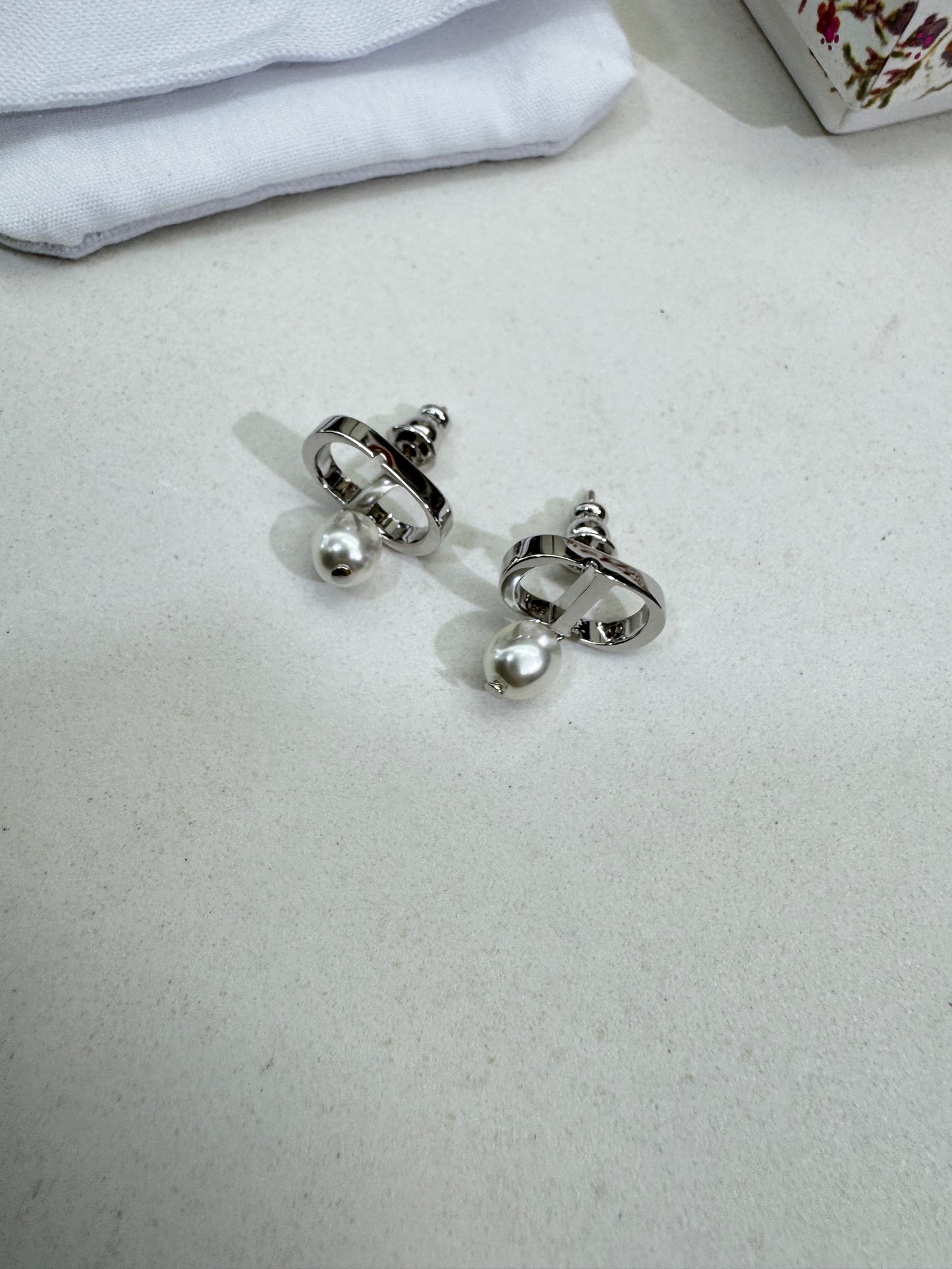 DIOR CD Petit 珍珠耳環 銀色