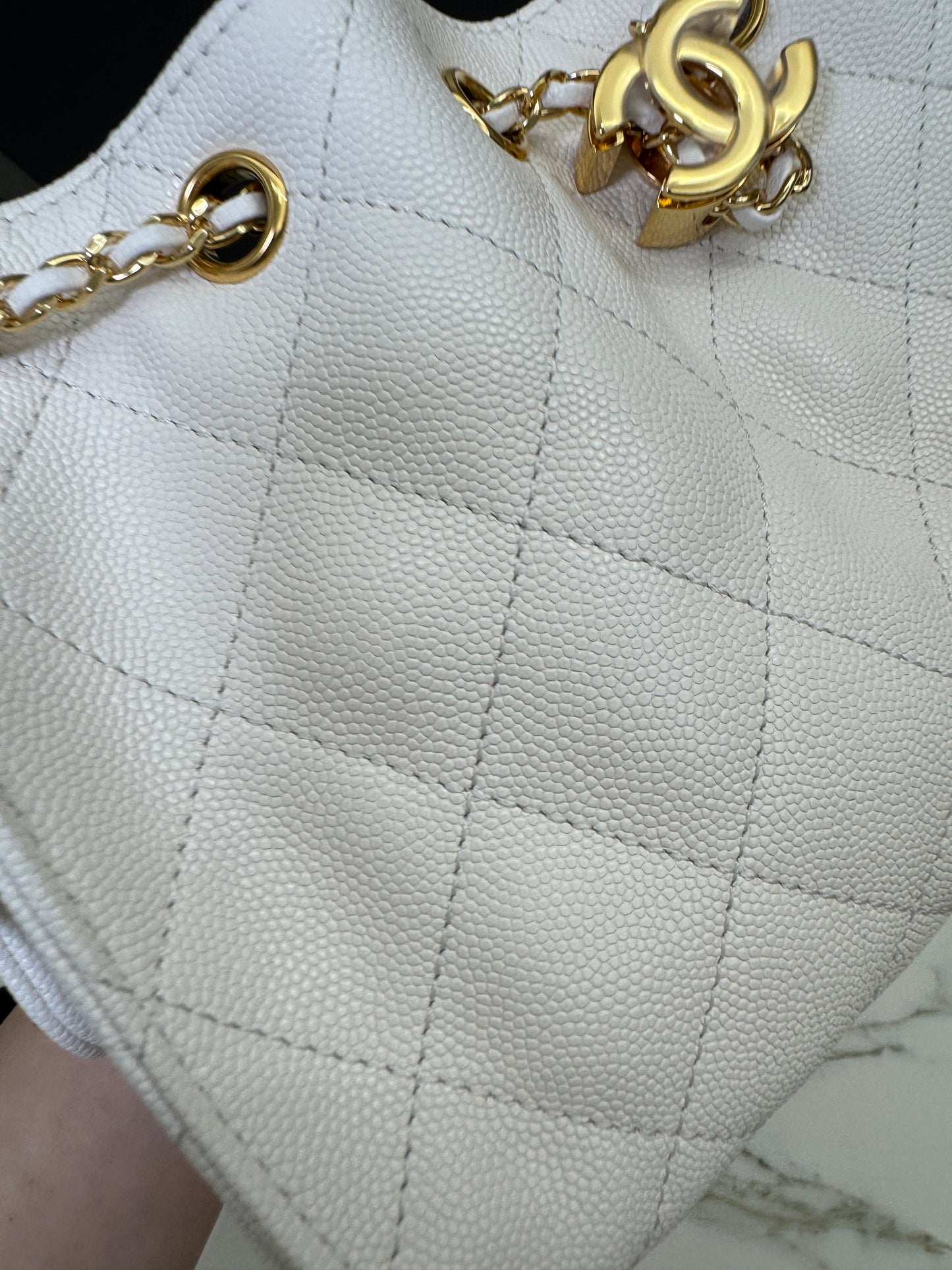 CHANEL Mini 25Bag 白色魚子醬牛皮 亮面金扣