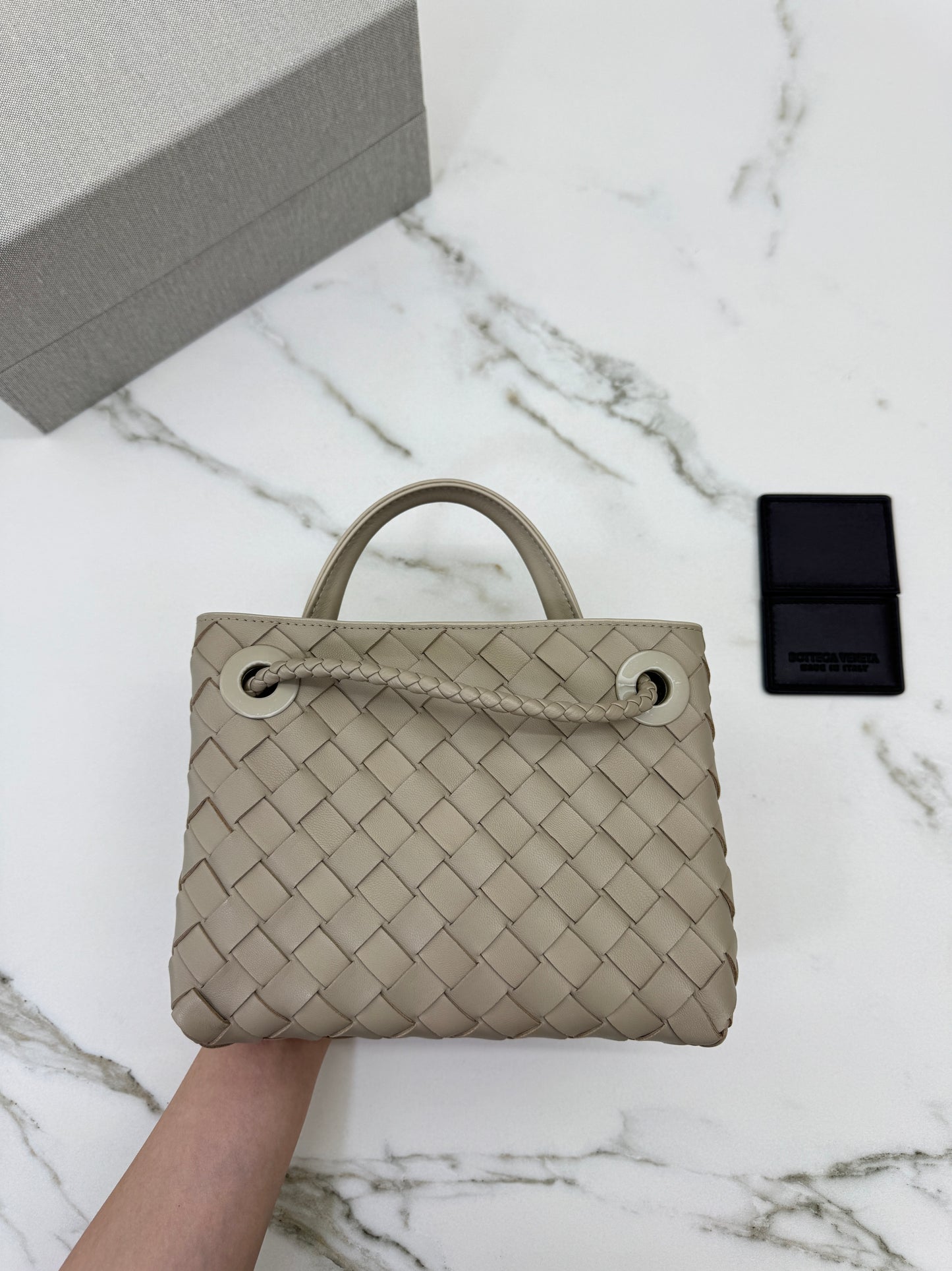 BV Andiamo Mini Ecru 淺米褐色