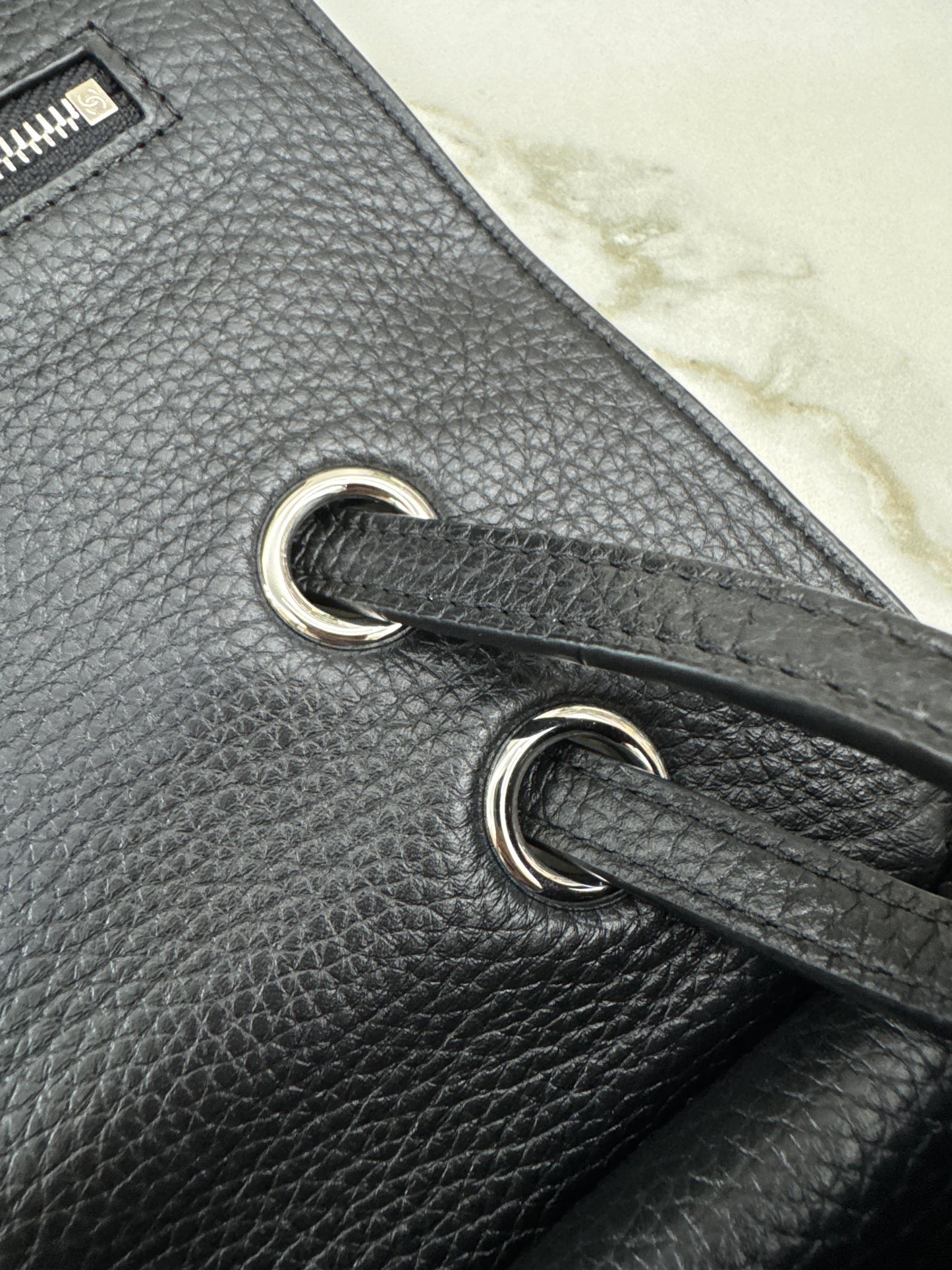CHANEL 26S Maxi Flap Bag 黑銀小號（32cm)