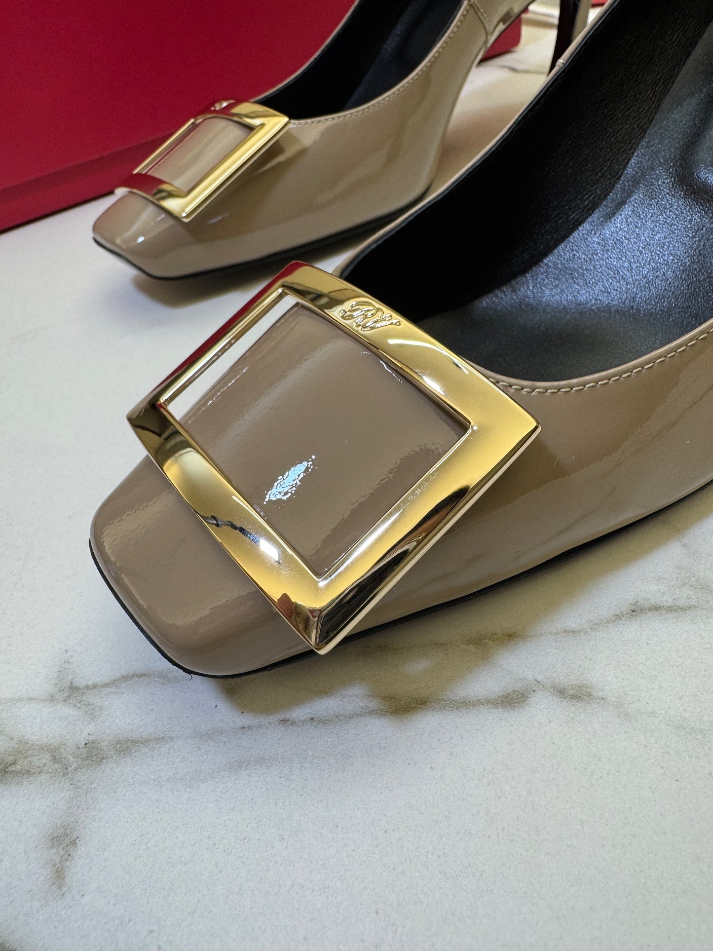 RV Trompette 喇叭跟7cm 漆皮高跟鞋 米灰色