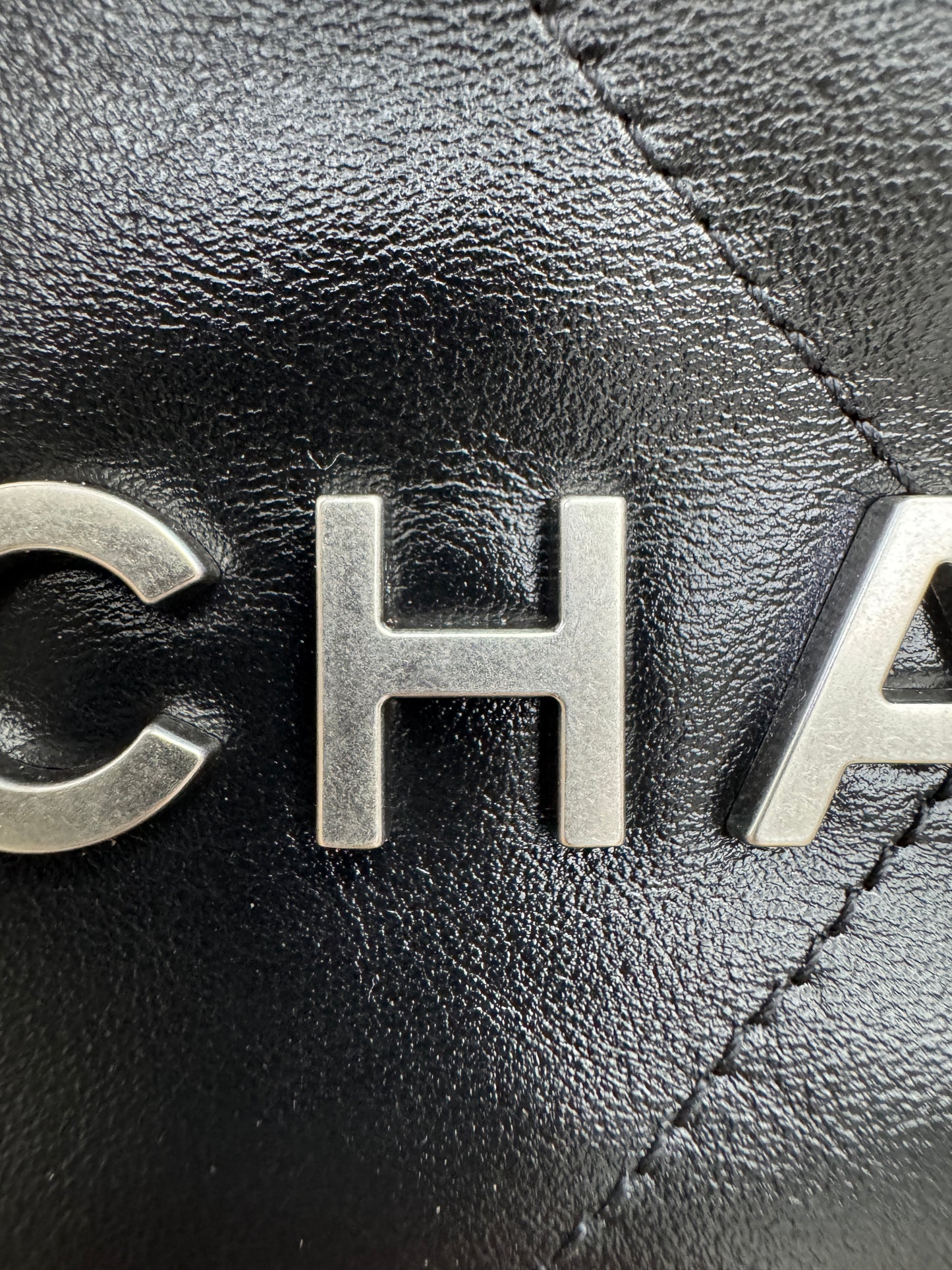 CHANEL Mini 22 Bag 黑銀 【同步最新磁吸扣版】