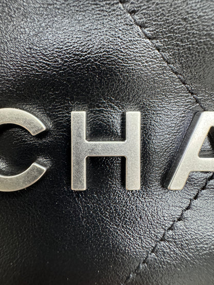 CHANEL Mini 22 Bag 黑銀 【同步最新磁吸扣版】