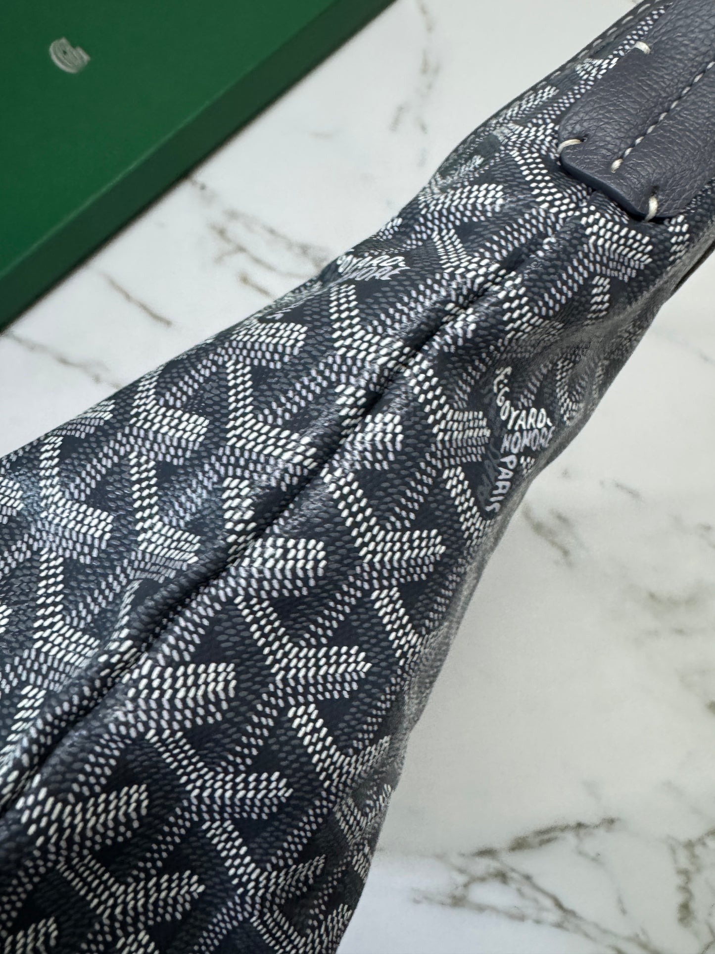 GOYARD 灰色Hobo 紅色小愛心