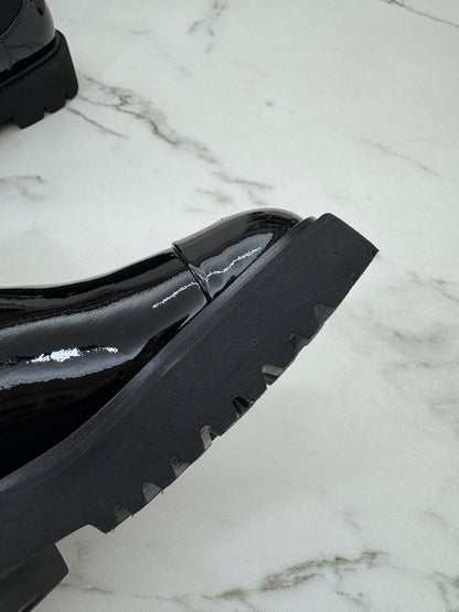 CHANEL 22C Chelsea Boots 漆皮切爾西短靴
