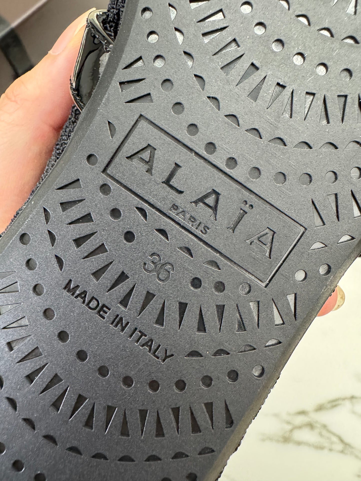 ALAIA 漁網瑪麗珍