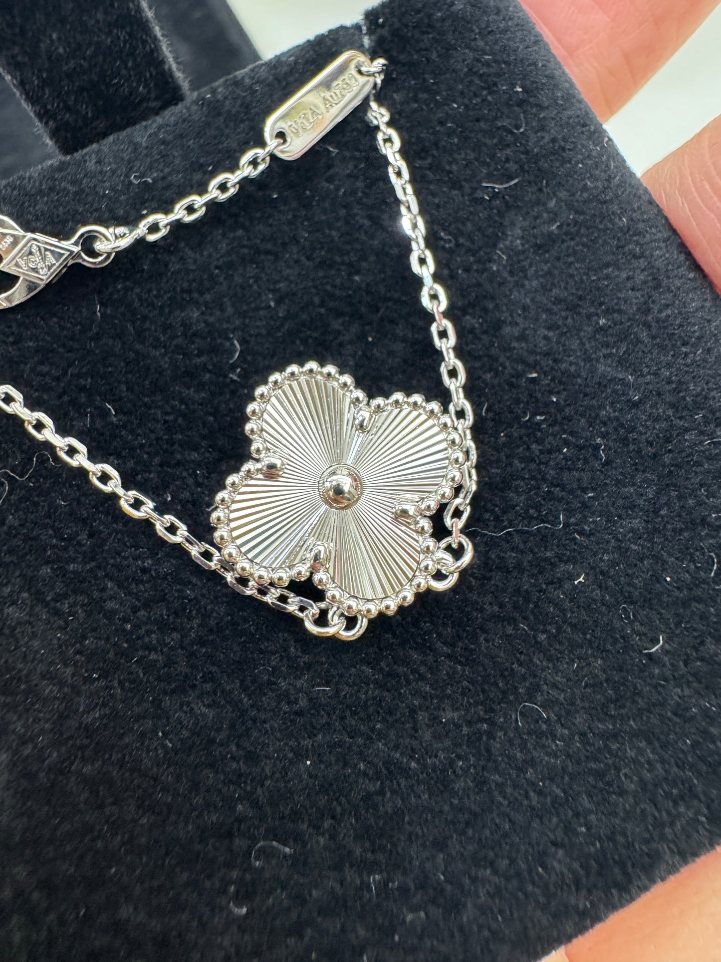 VCA Vintage Alhambra 鐳射白金色項鏈