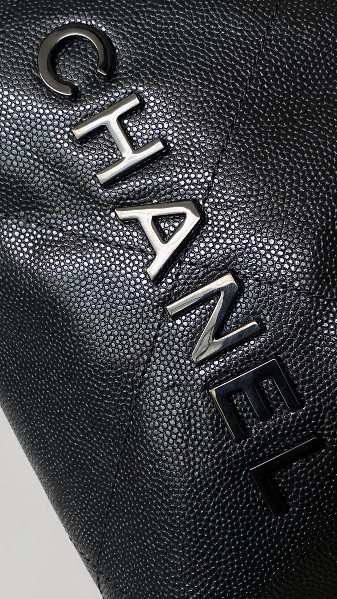CHANEL Mini 22 Bag 荔枝牛皮