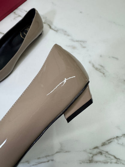 RV 喇叭跟 2.5cm 漆皮