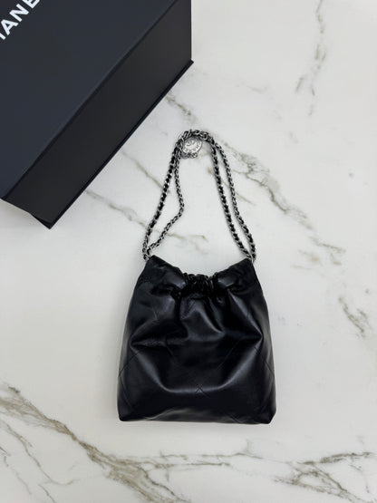 CHANEL Mini 22 Bag 黑銀 【同步最新磁吸扣版】