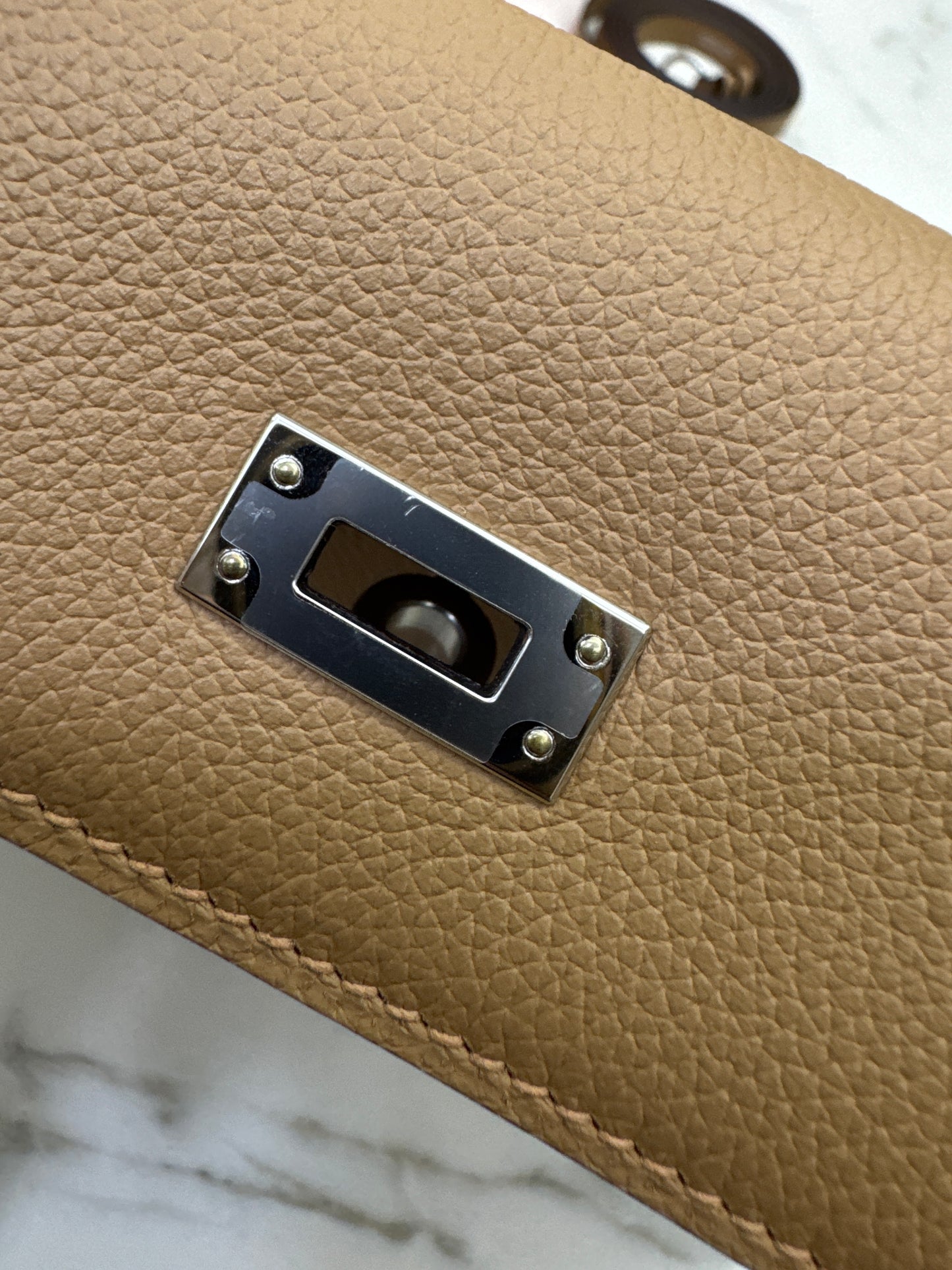 HERMES Kelly Danse 奶茶色銀扣 Chai Evercolor PHW