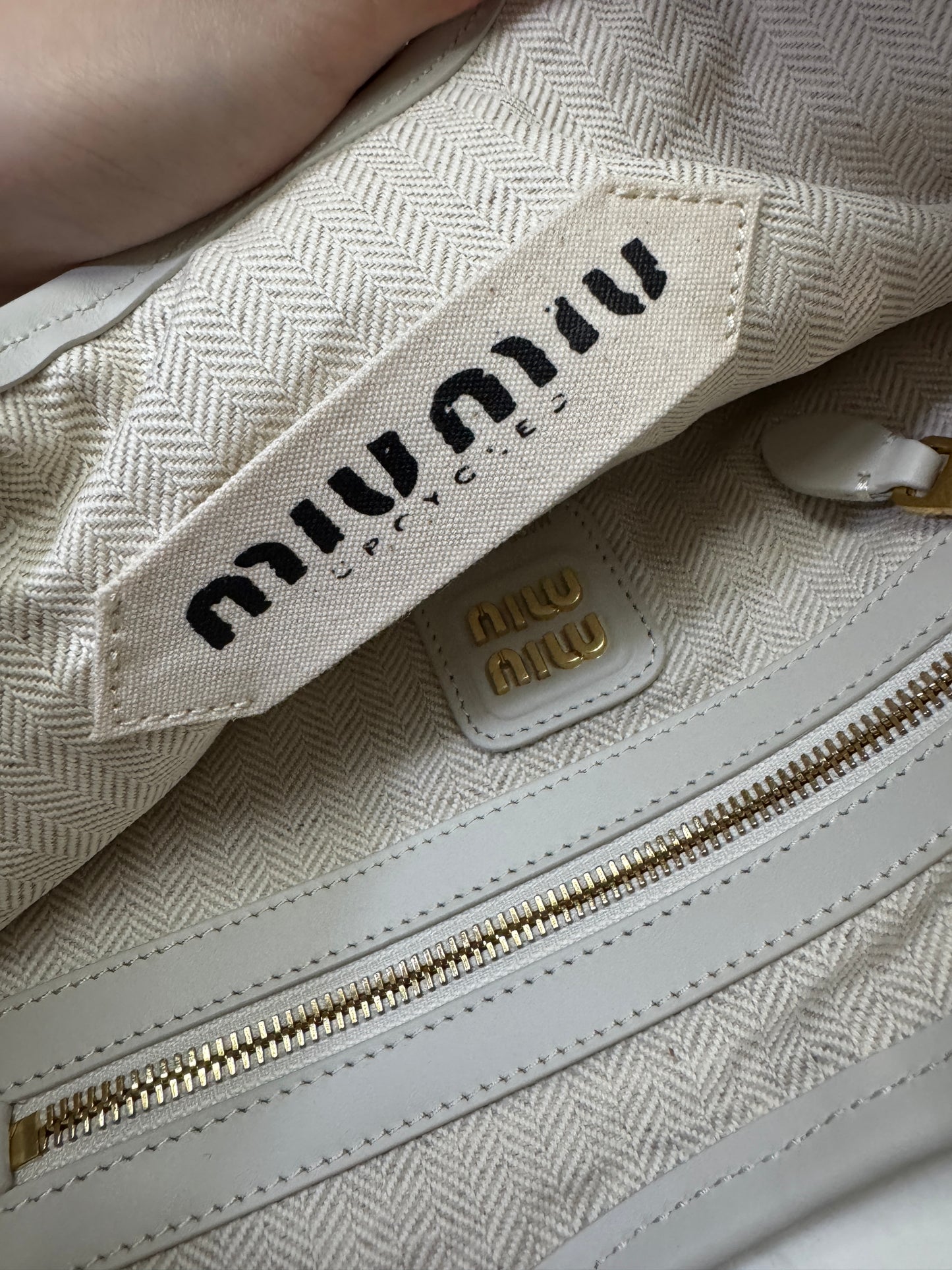 MIU MIU Ivy Tote 補丁白色