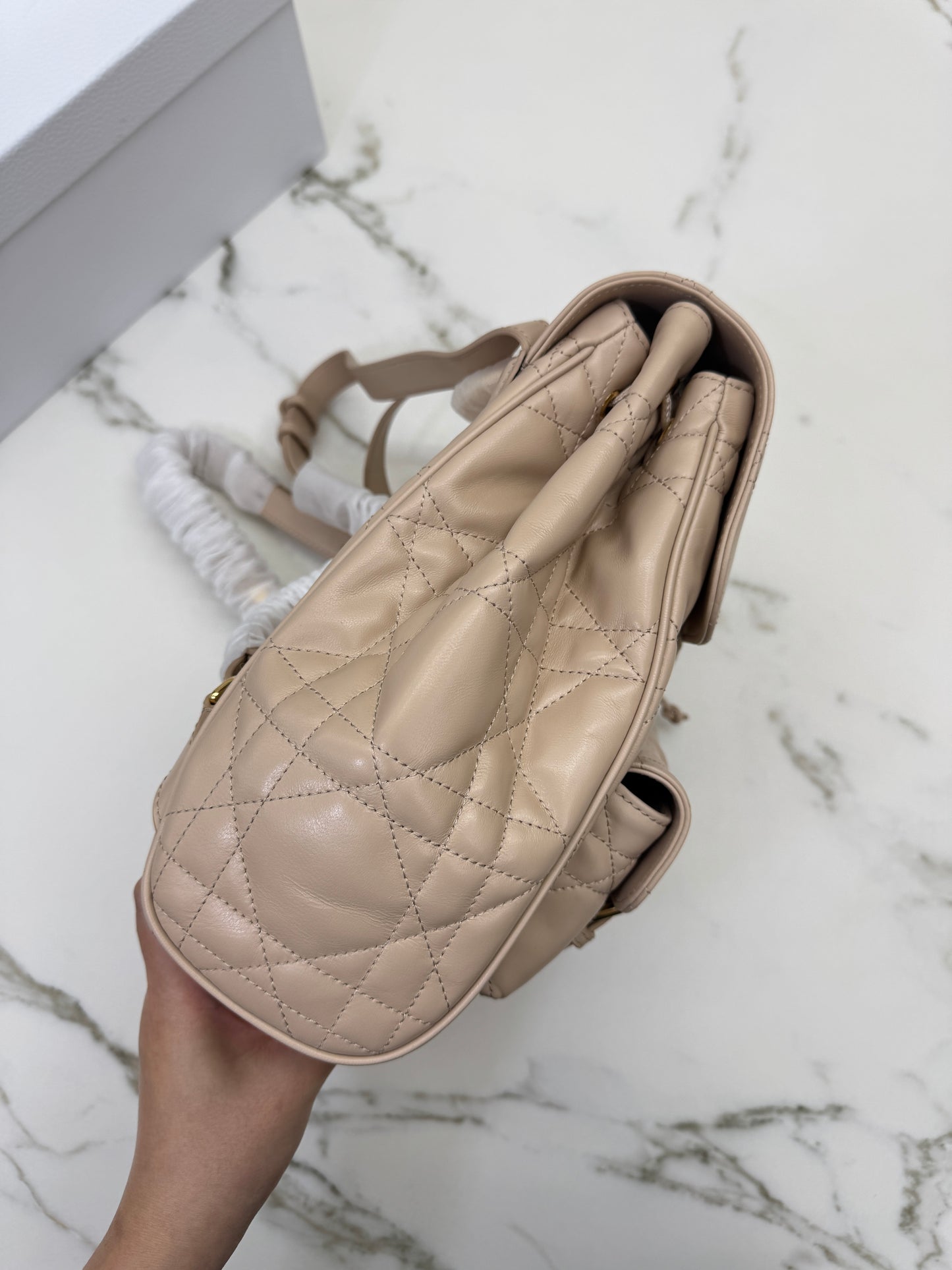 DIOR Caro Backpack Medium 奶茶色