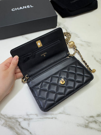 CHANEL 金球woc