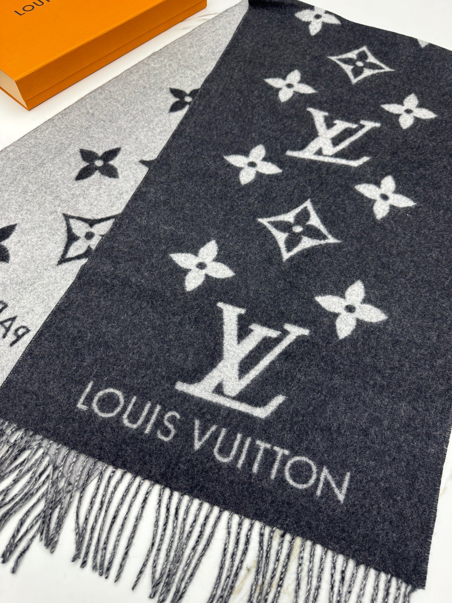 LV Reykjavik Scarf 100% Cashmere Black