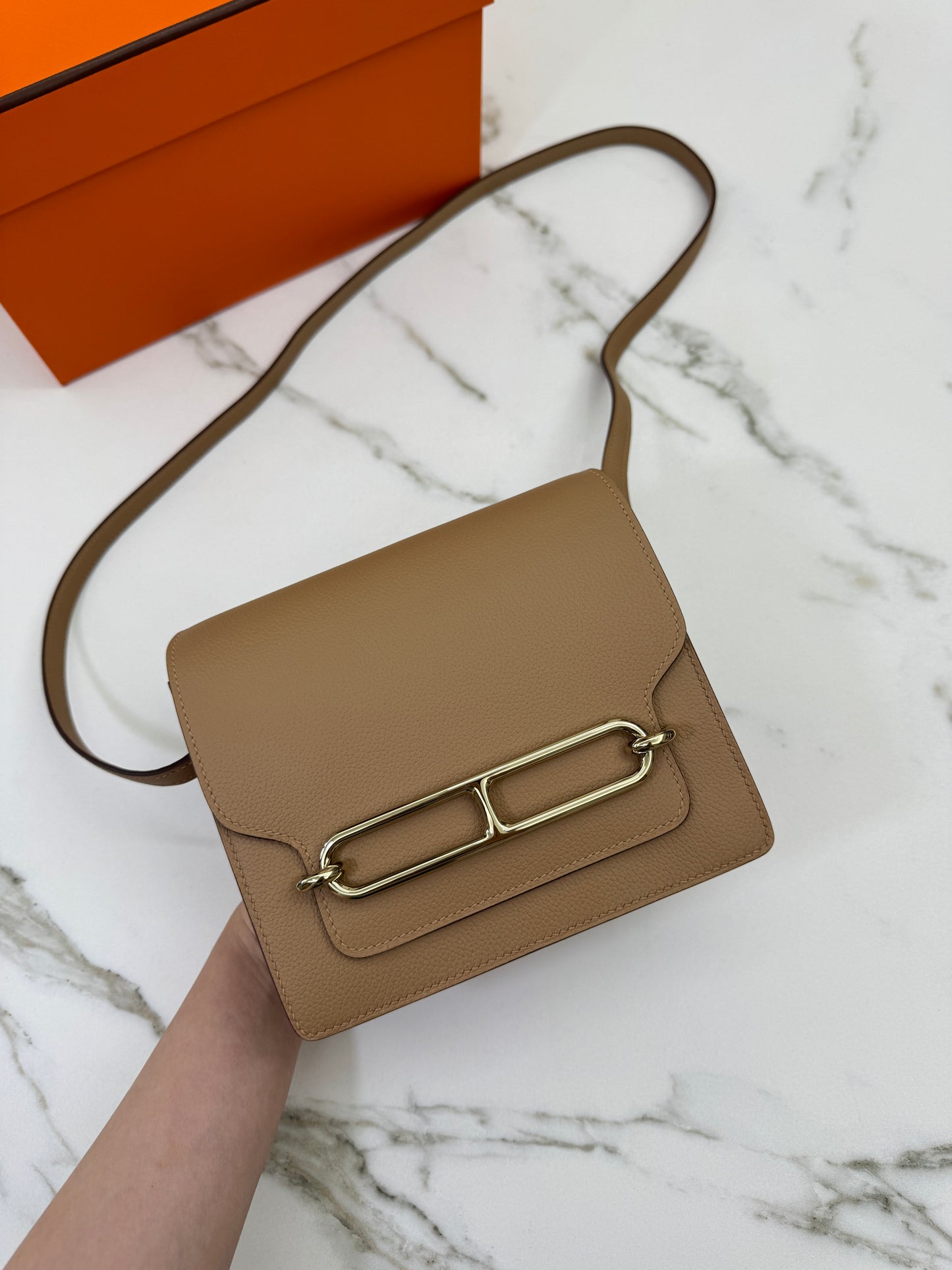 HERMES Roulis 19 奶茶色淺金扣 Chai Evercolor PBHW