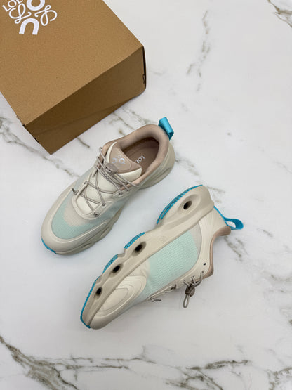 LOEWE X ON 8.0 淺米拼天藍色