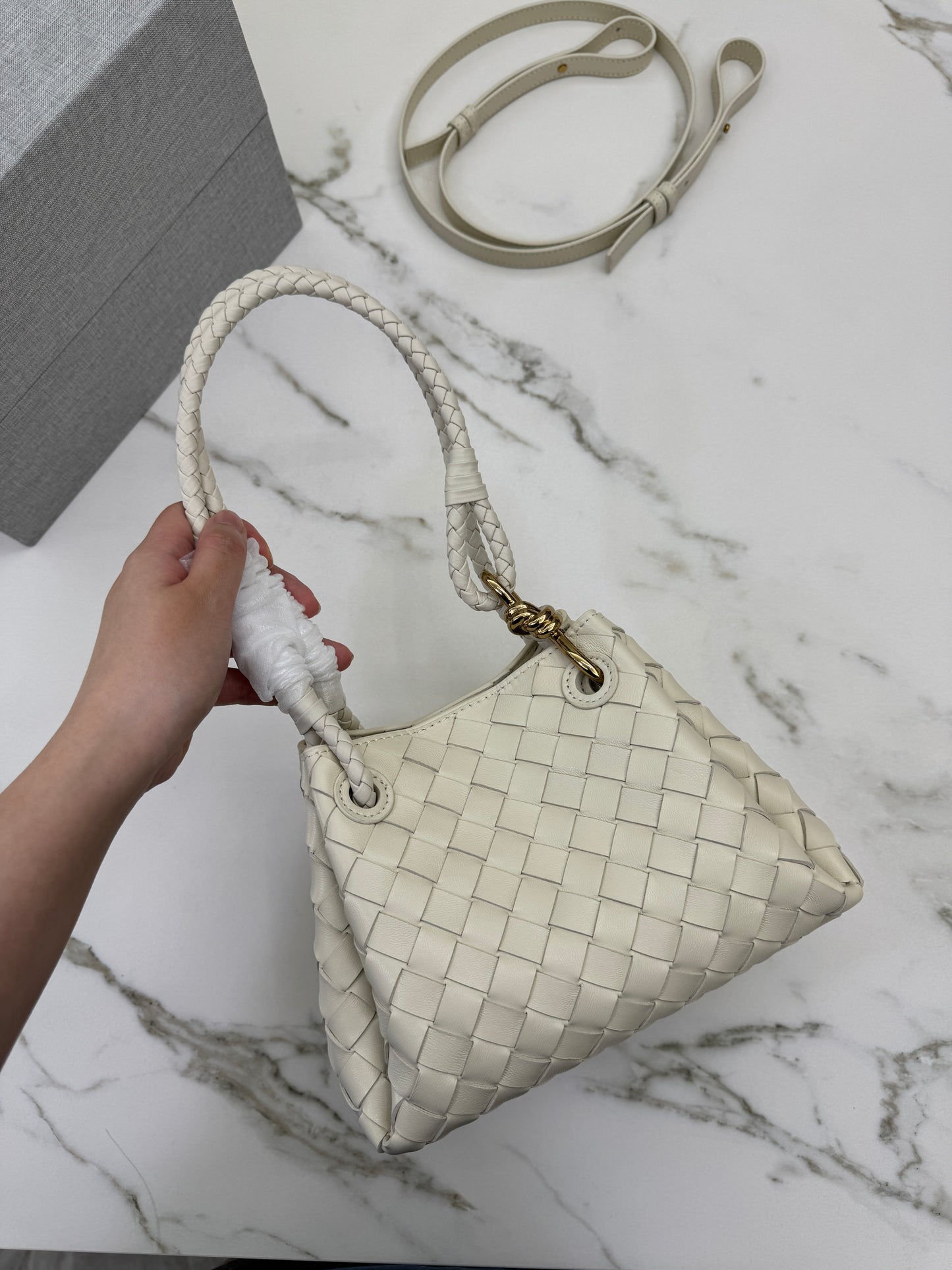 BV Parachute Small 海鹽白 Sea Salt