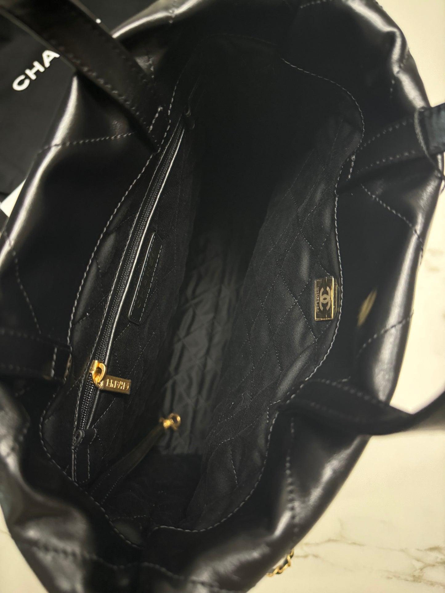 CHANEL 22 Backpack 黑金