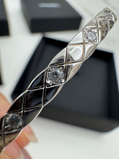 CHANEL Coco Crush 半鑽手鐲 白金色