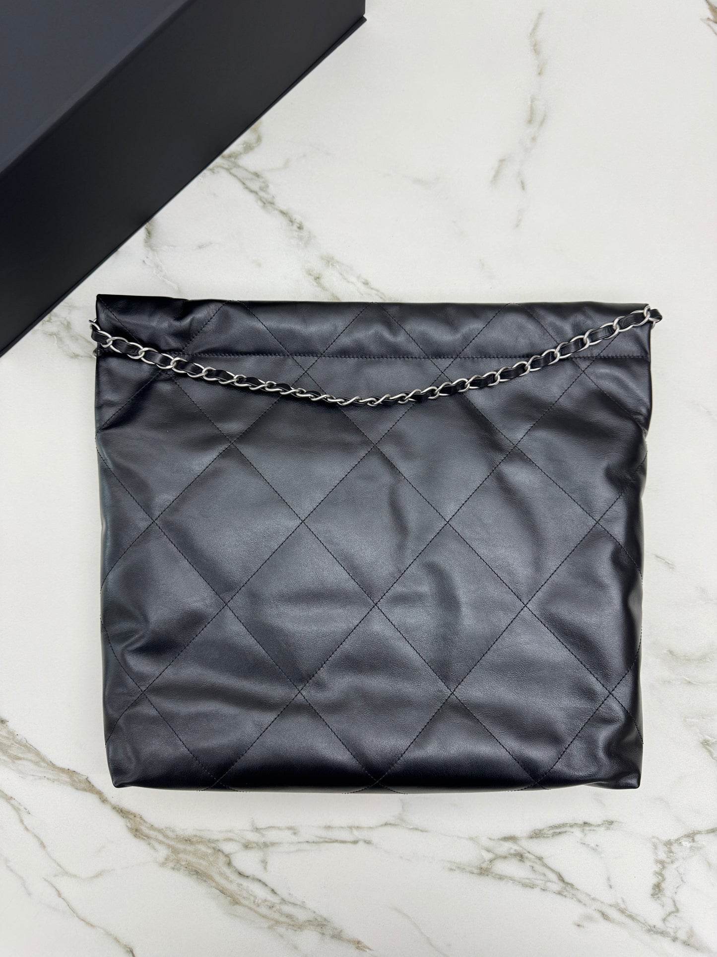 CHANEL 22Bag 黑銀 Medium