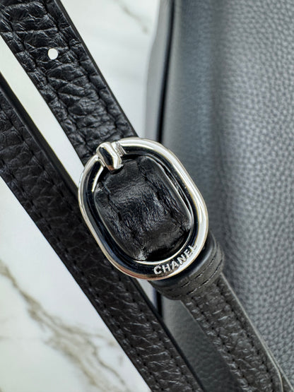 CHANEL 26S Maxi Flap Bag 黑銀小號（32cm)