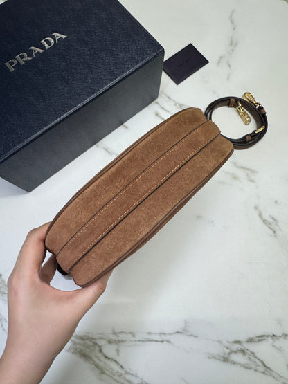 PRADA 半月包 麂皮棕色
