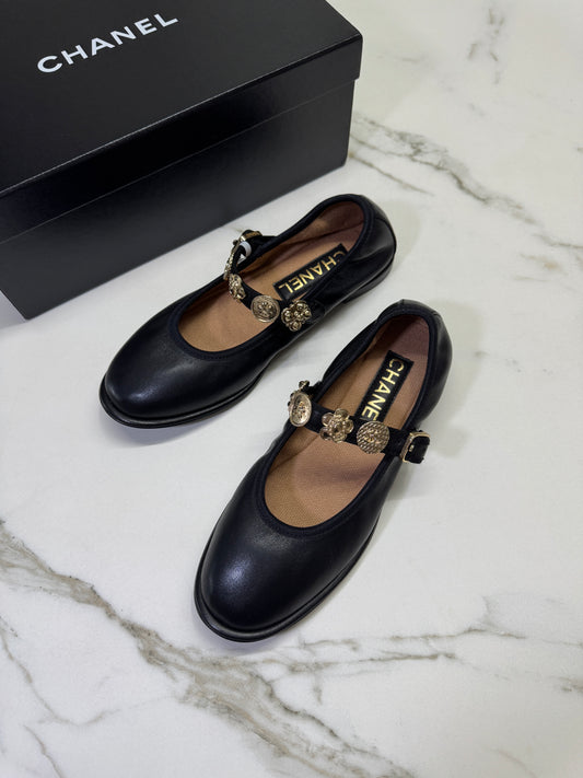 CHANEL 24A Mary Jane 平底小羊皮