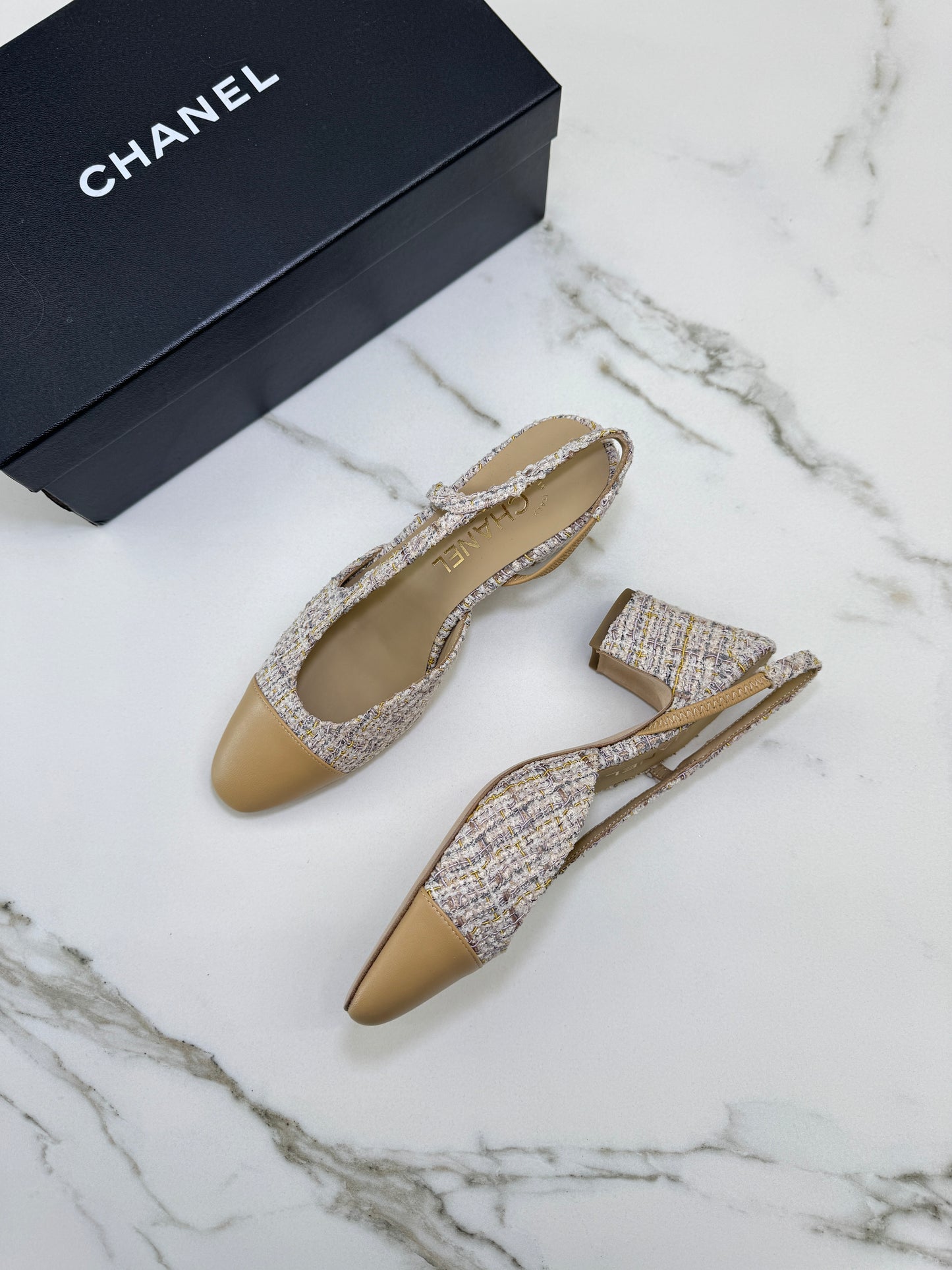 CHANEL 21P 杏色拼米黃紫Tweed Slingback